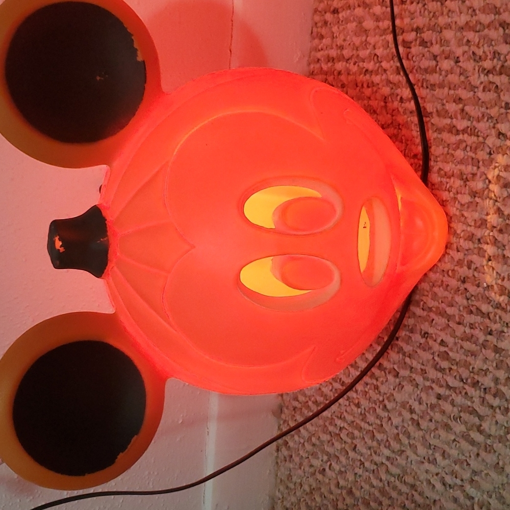 Mickey and Minnie Halloween light up pumpkins